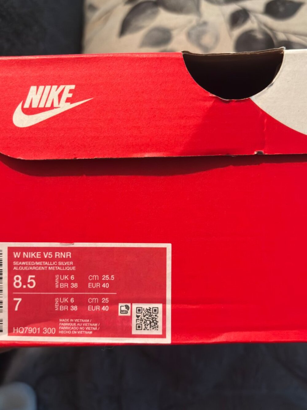NWT Women's Nike V5 RNR Seaweed/Metallic Silver/White 8.5 - Picture 3 of 6